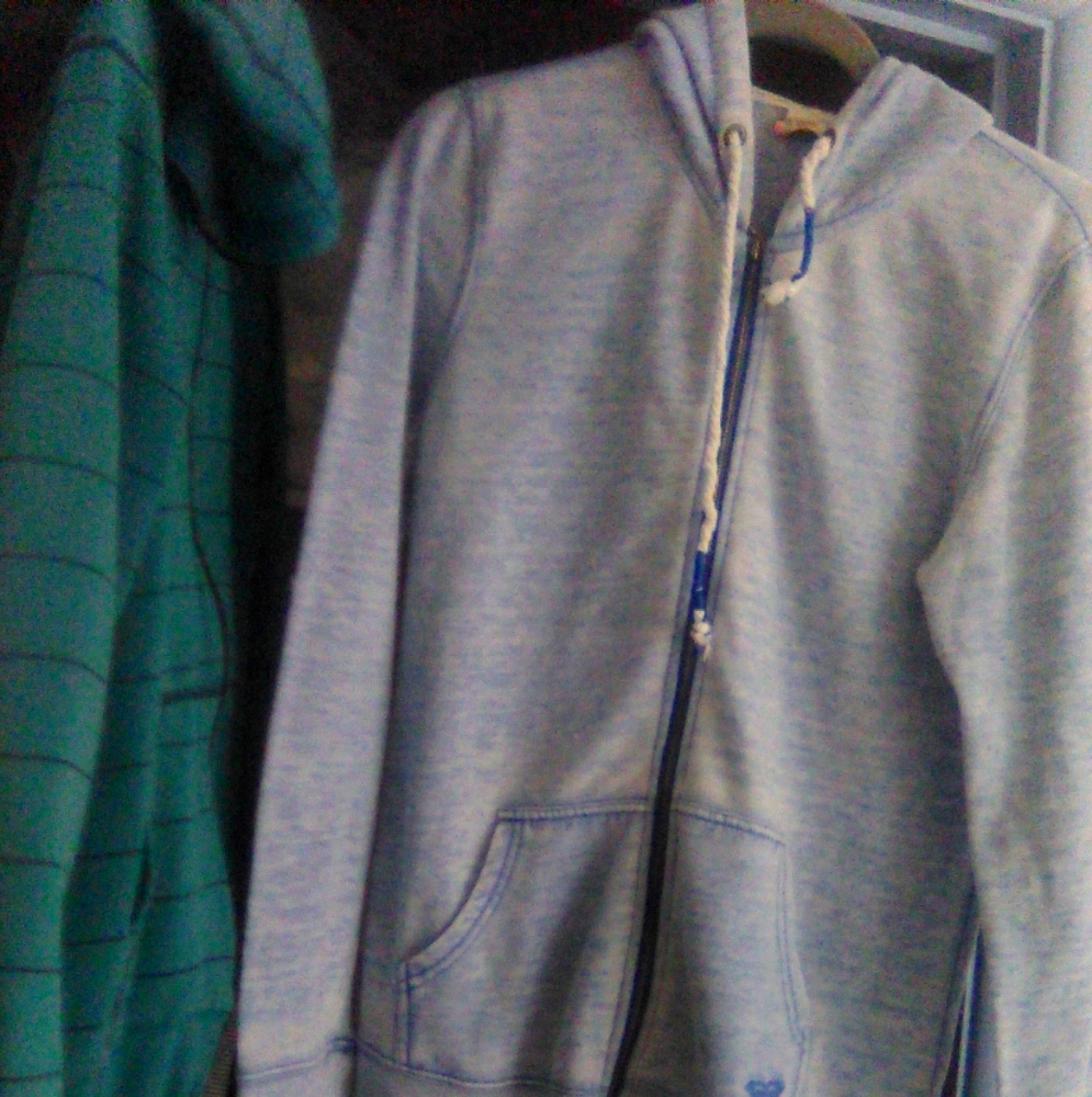 Bundle 2 sweatshirts hoodies